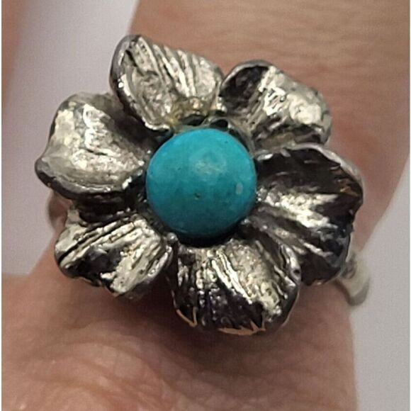 Beautiful Adjustable Turquoise Flower Ring size 7 - Picture 1 of 3